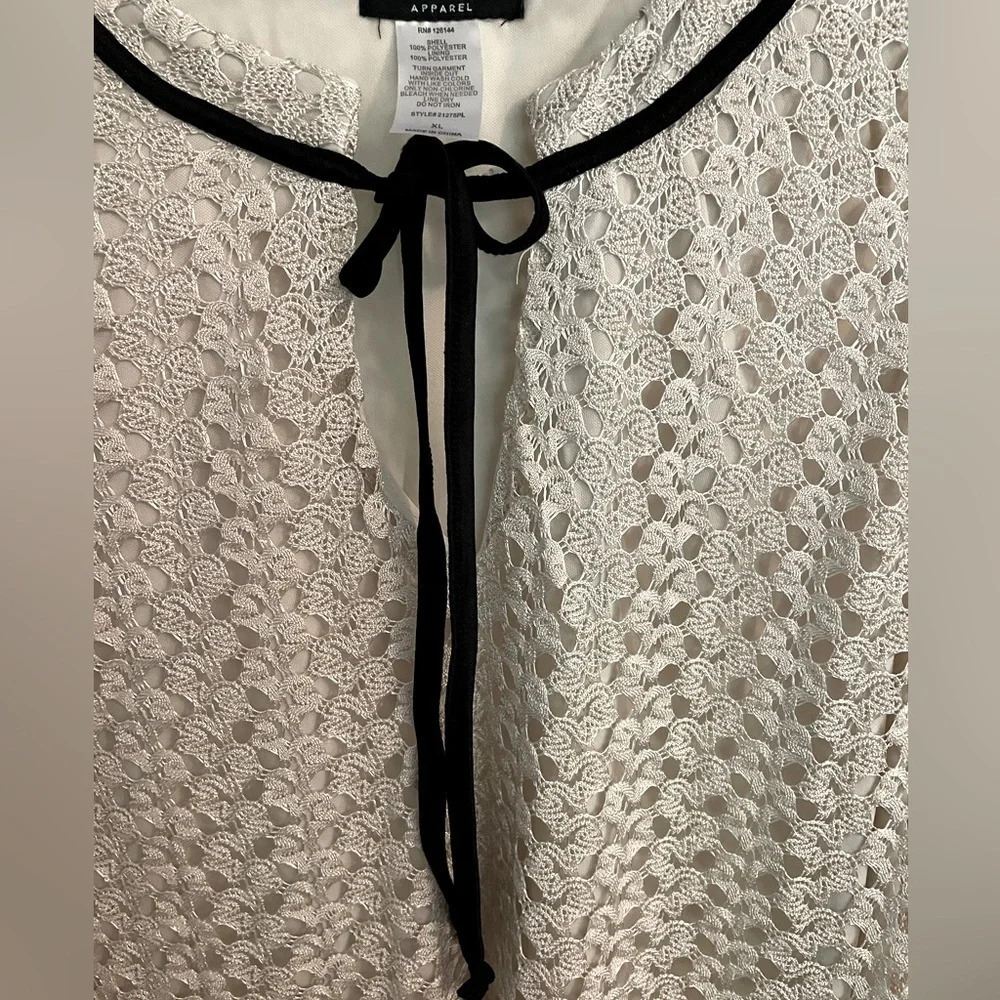 ONYX XL sleeveless beige top crochet designs with lining V-neck w/black trim